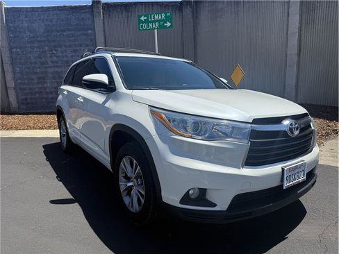 Used 2015 Toyota Highlander XLE FWD image 7