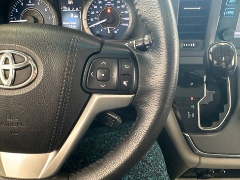 Used 2017 Toyota Sienna XLE w/ XLE Navigation Package FWD image 22