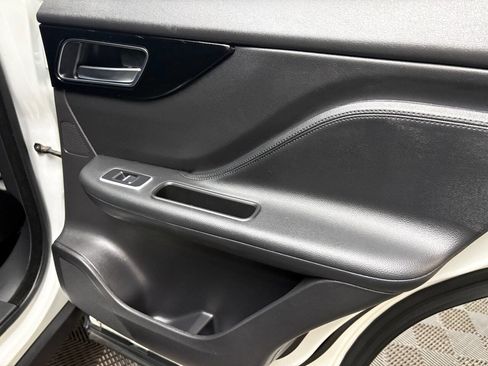 Used 2020 Jaguar F-PACE Premium image 46