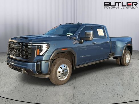 Used 2024 GMC Sierra 3500 Denali Ultimate AWD/4WD image 2