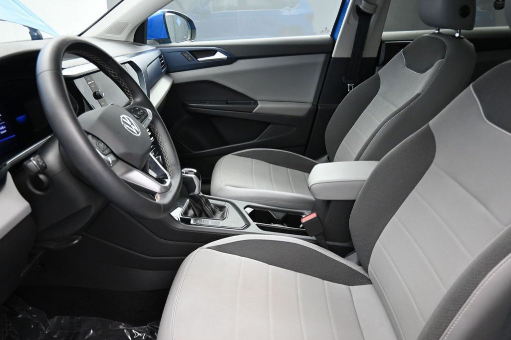 Used 2023 Volkswagen Taos SE w/ Panoramic Sunroof Package FWD image 28