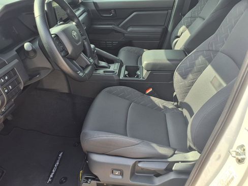 Used 2025 Toyota Tacoma SR image 9