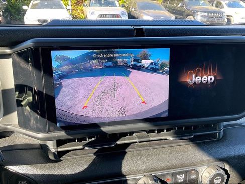 Used 2025 Jeep Wrangler Willys image 14