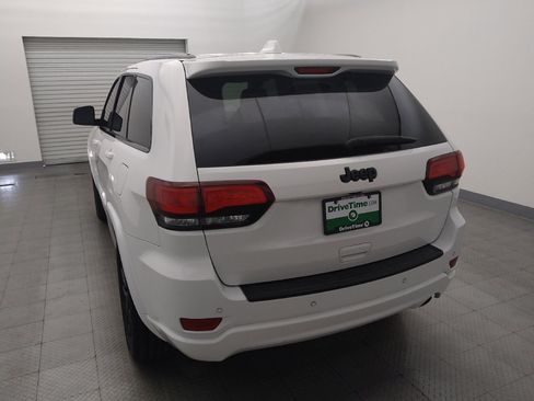 Used 2020 Jeep Grand Cherokee Altitude RWD image 6