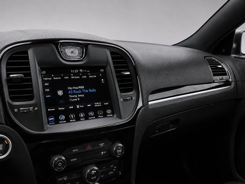 Used 2019 Chrysler 300 S RWD image 28