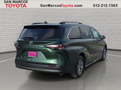 New 2026 Toyota Sienna XLE FWD image 5