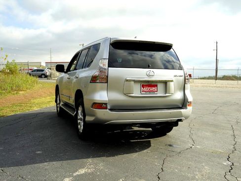 Used 2017 Lexus GX 460 image 8