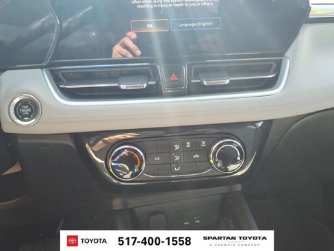 Used 2025 Chevrolet TrailBlazer LT AWD/4WD image 22