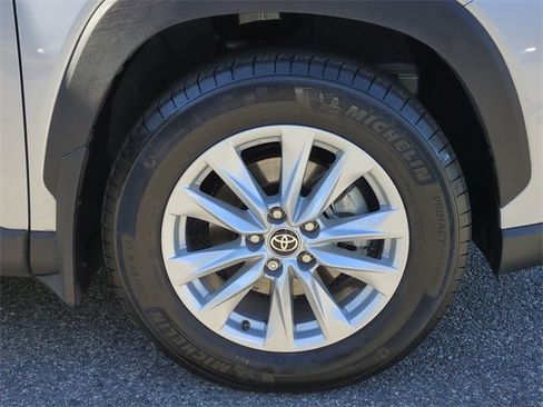 Used 2023 Toyota Corolla Cross LE image 10
