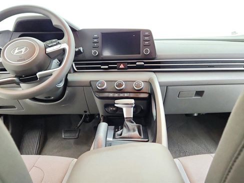 Used 2024 Hyundai Elantra SE image 32