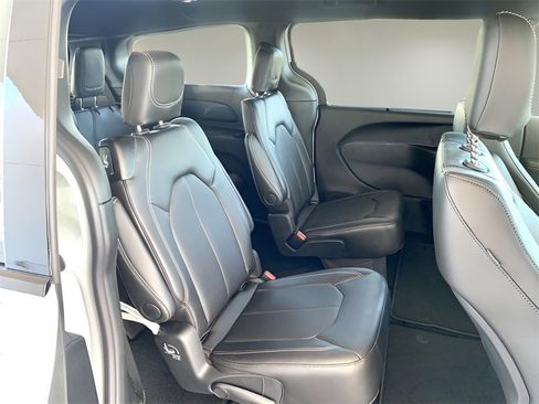 New 2026 Chrysler Pacifica Select w/ S Appearance Package image 23