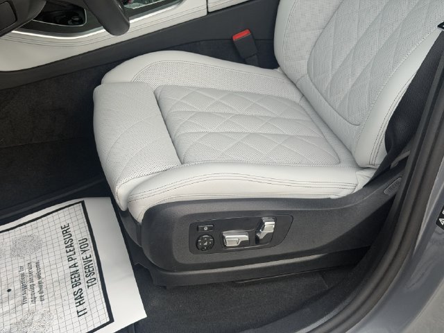 Used 2026 BMW X5 xDrive40i w/ M Sport Package AWD/4WD image 14