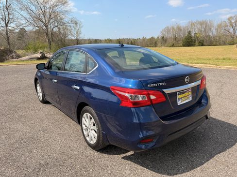 Used 2019 Nissan Sentra SV image 3