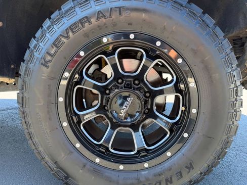 Used 2011 Ford F350 Lariat w/ FX4 4X4 Off-Road Pkg image 28