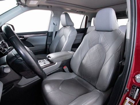 Used 2020 Toyota Highlander Limited Platinum image 19