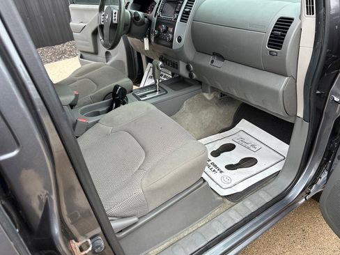 Used 2016 Nissan Frontier SV image 21