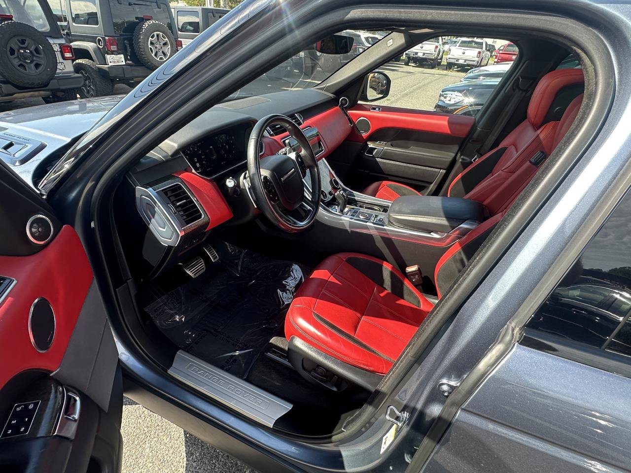 Used 2019 Land Rover Range Rover Sport Supercharged AWD/4WD image 9
