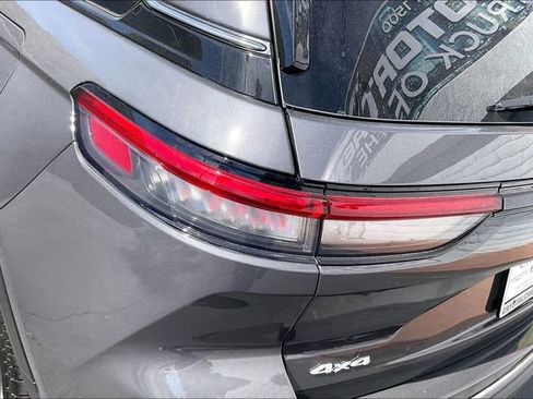 New 2026 Jeep Grand Cherokee Laredo image 12