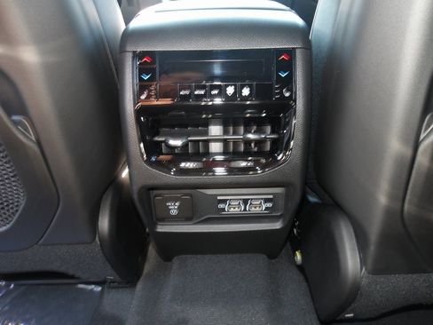 New 2025 Jeep Grand Cherokee L Summit w/ Luxury Tech Group V image 19