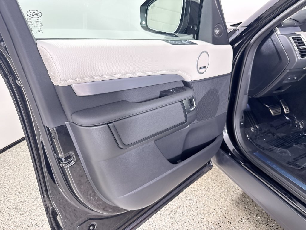 New 2026 Land Rover Discovery Dynamic SE AWD/4WD image 13