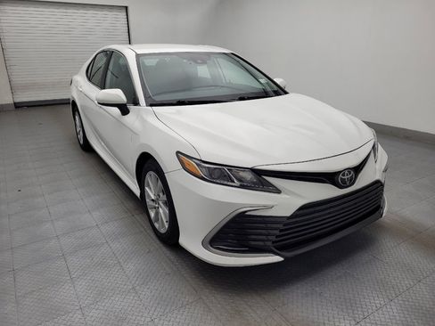 Used 2021 Toyota Camry LE image 13