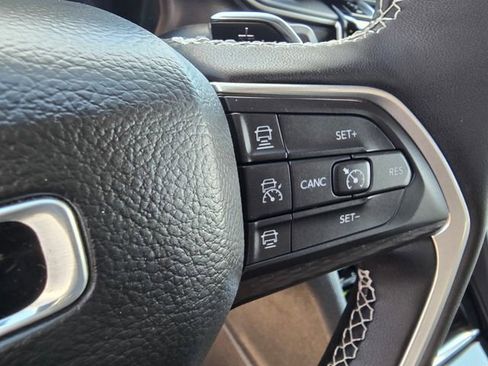 Used 2025 Jeep Grand Cherokee Altitude AWD/4WD image 30