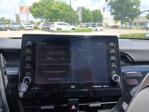 Used 2021 Toyota Camry XSE FWD image 9