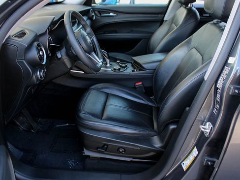 Used 2018 Alfa Romeo Stelvio AWD image 15