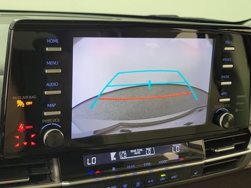 Used 2021 Toyota Sienna XLE FWD image 30