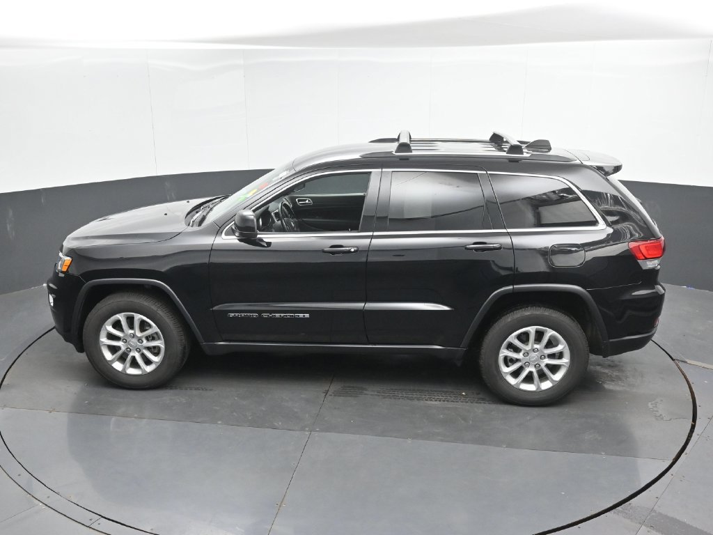 Used 2021 Jeep Grand Cherokee Laredo AWD/4WD image 36