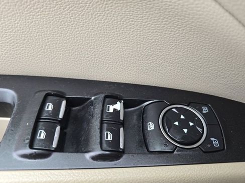Used 2017 Ford Fusion Energi SE FWD image 28