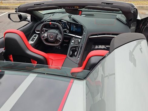 Used 2024 Chevrolet Corvette Stingray Convertible w/ Z51 Performance Package image 20