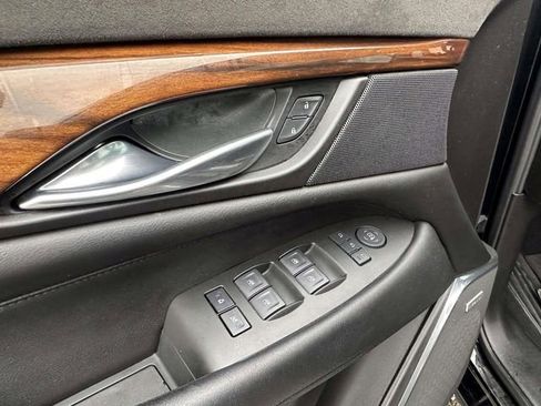 Used 2017 Cadillac Escalade ESV Premium Luxury image 18