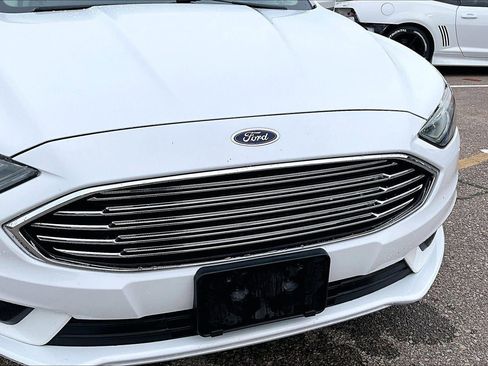 Used 2017 Ford Fusion SE FWD image 3