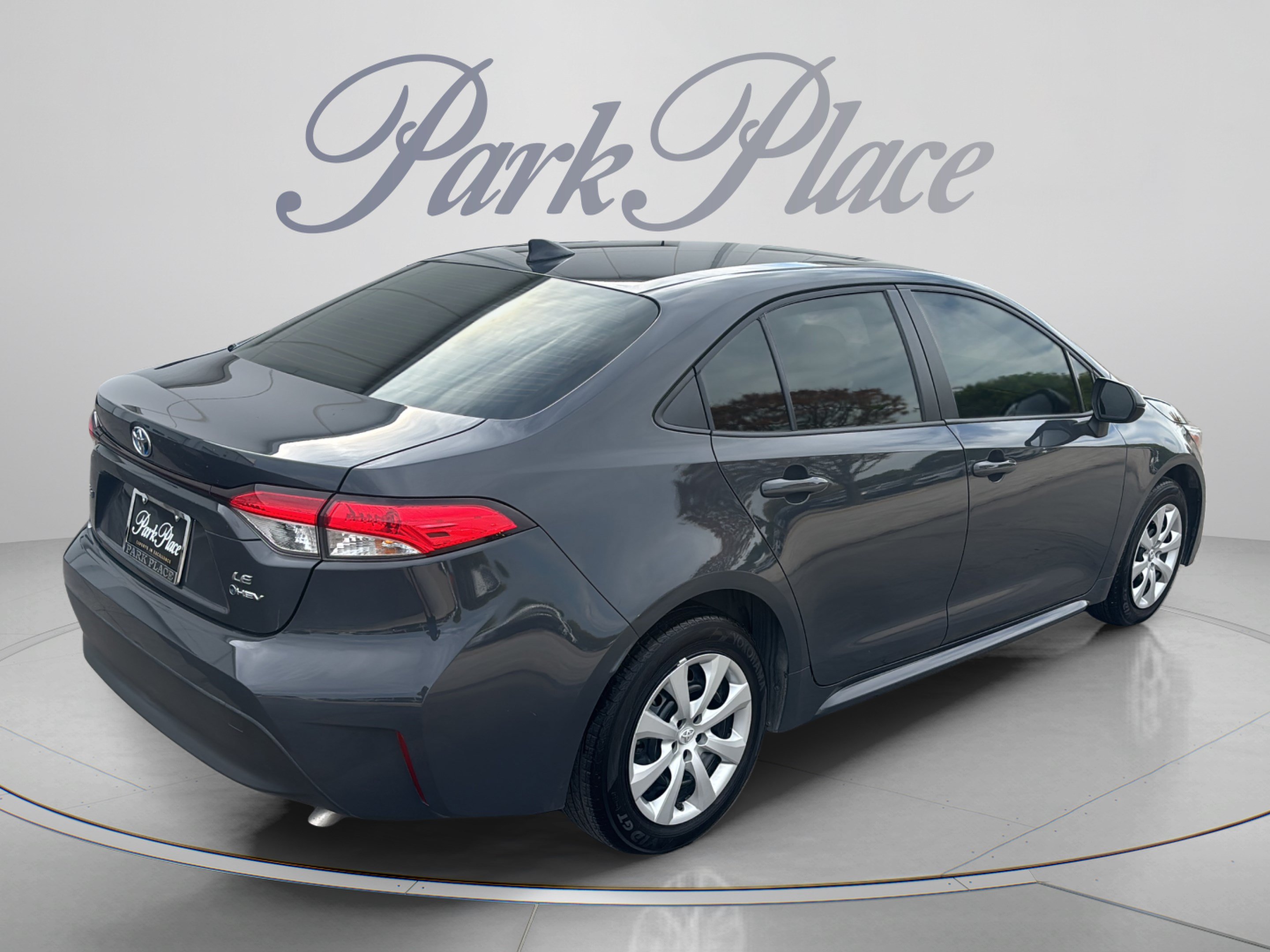 Used 2025 Toyota Corolla LE FWD image 6