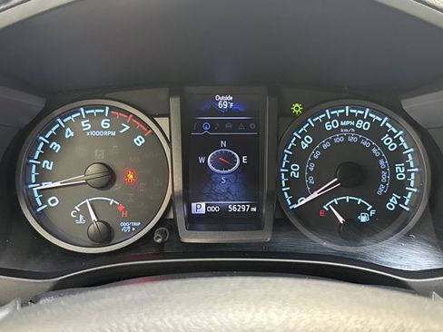 Used 2018 Toyota Tacoma TRD Sport AWD/4WD image 19