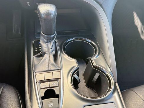 Used 2019 Toyota Camry LE FWD image 16