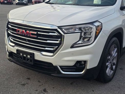 Used 2023 GMC Terrain SLT w/ Infotainment Package II image 10