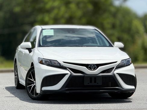 Used 2023 Toyota Camry SE FWD image 4