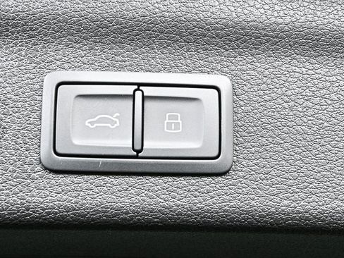 Certified 2025 Audi Q3 2.0T Premium image 27