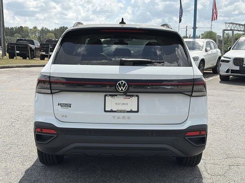 Certified 2025 Volkswagen Taos SE FWD image 25