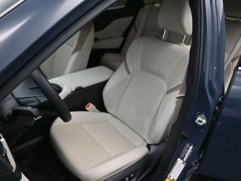 Used 2025 Toyota Crown Limited image 10