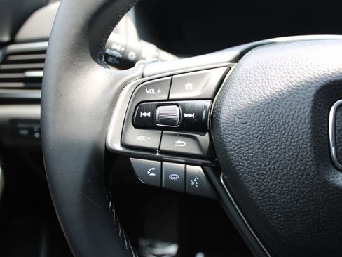 Used 2018 Honda Accord Touring image 17