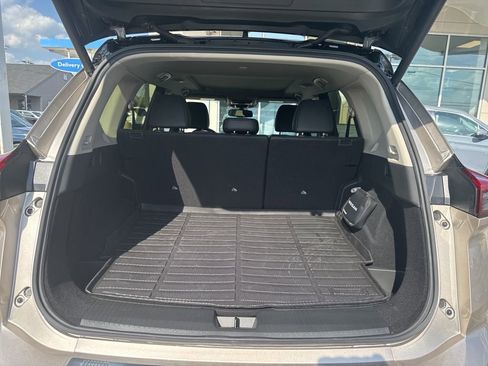 Used 2025 Nissan Rogue Platinum w/ Platinum Premium Package image 14