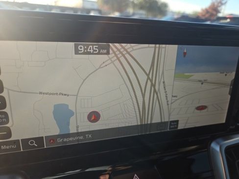 Used 2023 Kia Sorento S image 9