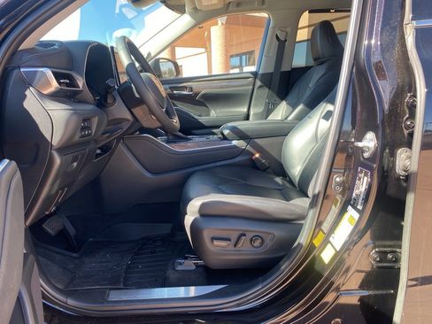 Used 2022 Toyota Highlander Platinum image 24