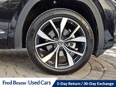 Certified 2025 Volkswagen Atlas SEL Premium R-Line image 8