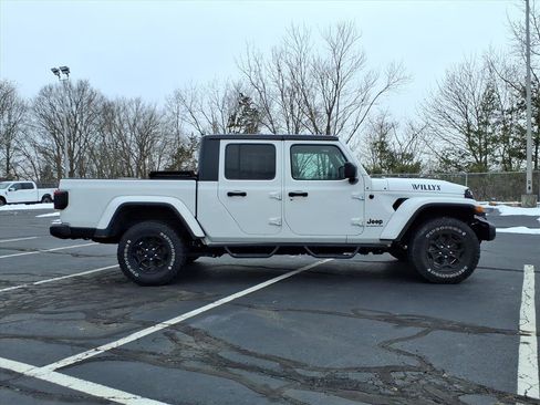 Certified 2022 Jeep Gladiator Willys image 2