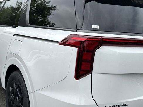 New 2026 Kia Carnival SX w/ SX Dark Edition Package FWD image 16