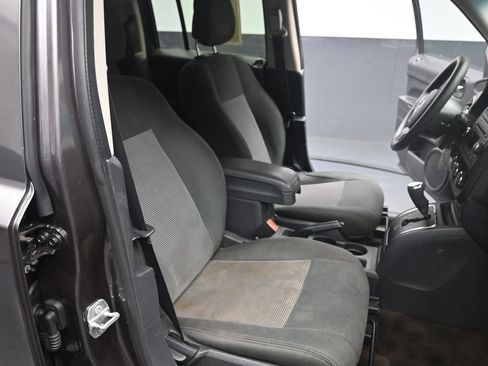 Used 2015 Jeep Patriot Sport FWD image 25